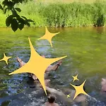 Majoitu Joen Rannassa
