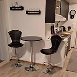 Majoitu Joen Rannassa