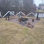 Majoitu Joen Rannassa