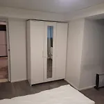 Majoitu Joen Rannassa